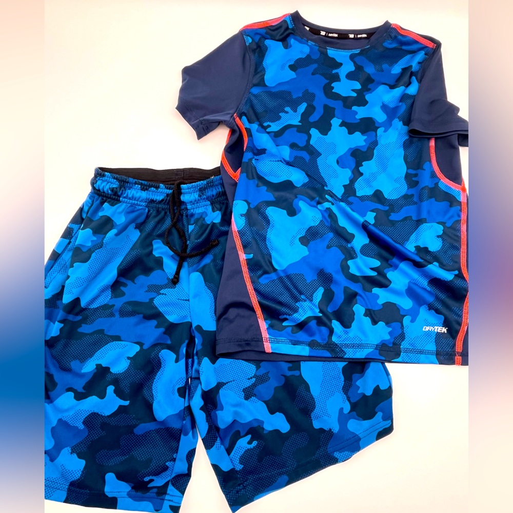 Tek Gear Kids lightweight basketball shorts and T-shirt Set -Blue Camo M (10-12)